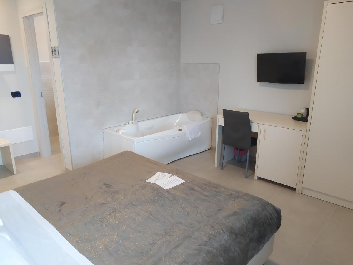 Garda Diamant Bed and Breakfast Desenzano del Garda Exteriör bild
