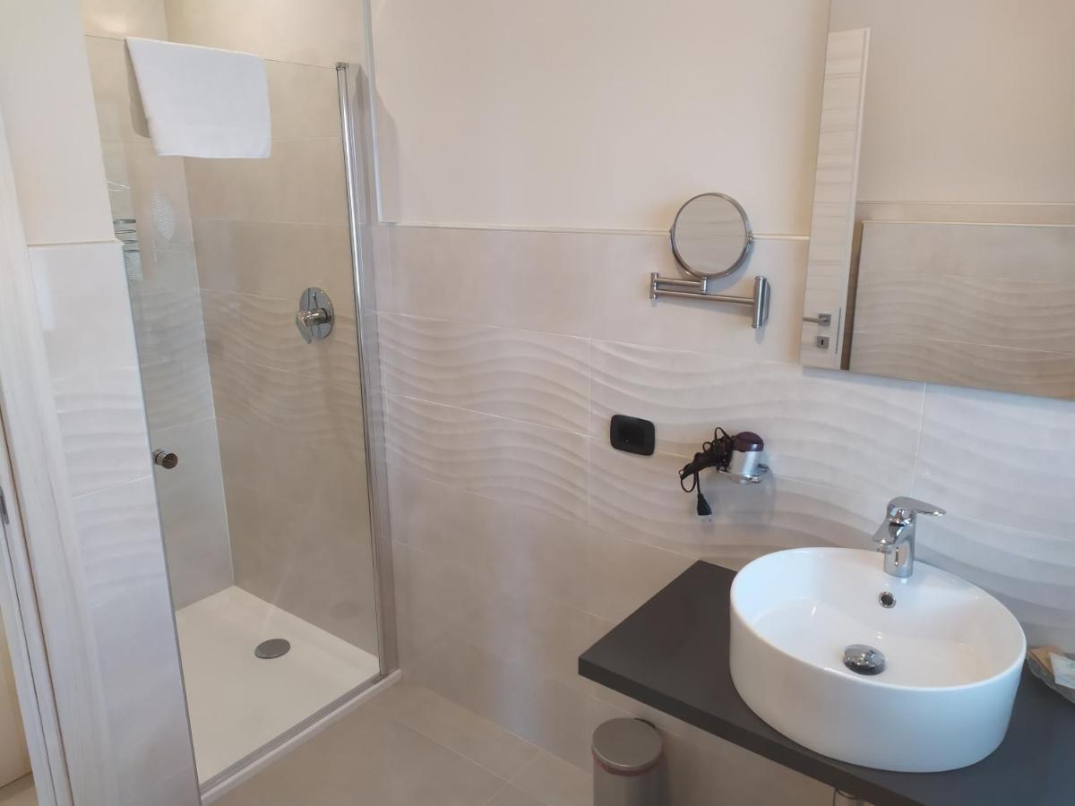 Garda Diamant Bed and Breakfast Desenzano del Garda Exteriör bild