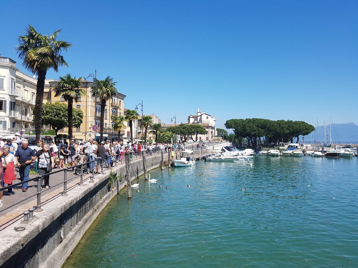 Garda Diamant Bed and Breakfast Desenzano del Garda Exteriör bild