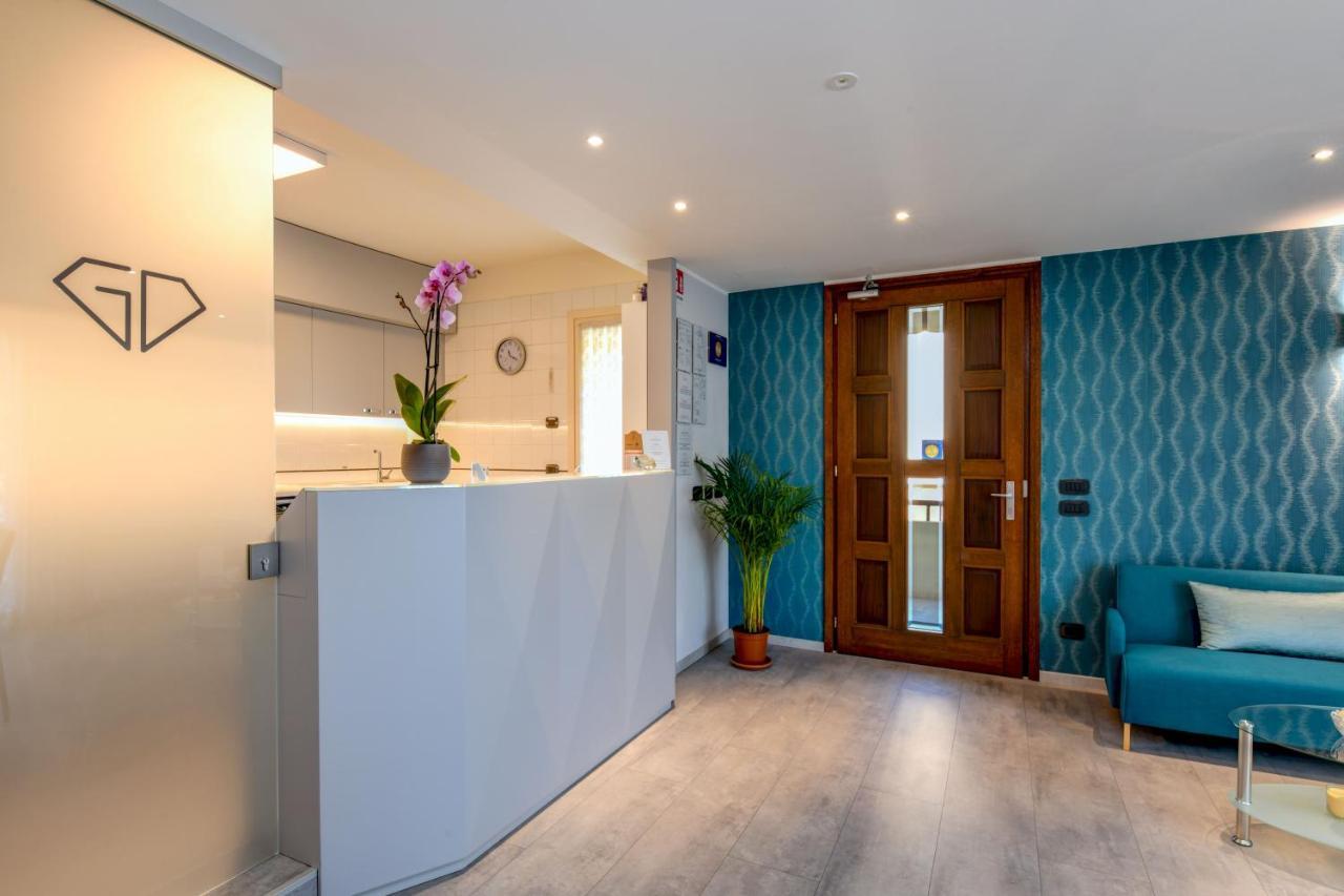 Garda Diamant Bed and Breakfast Desenzano del Garda Exteriör bild