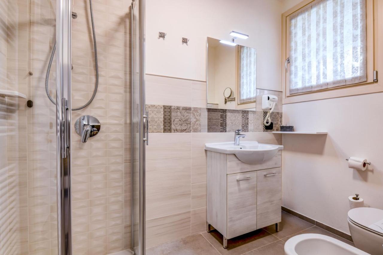 Garda Diamant Bed and Breakfast Desenzano del Garda Exteriör bild