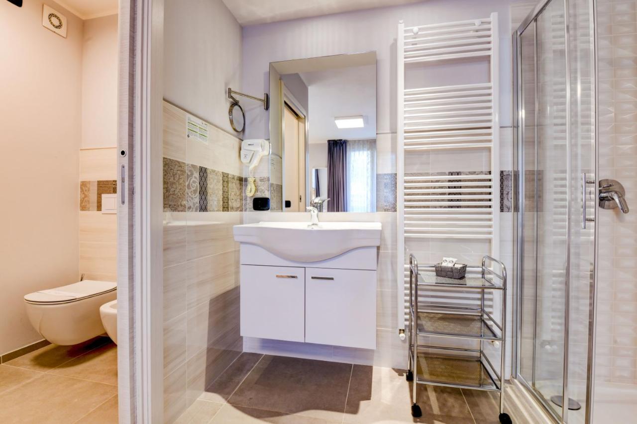 Garda Diamant Bed and Breakfast Desenzano del Garda Exteriör bild