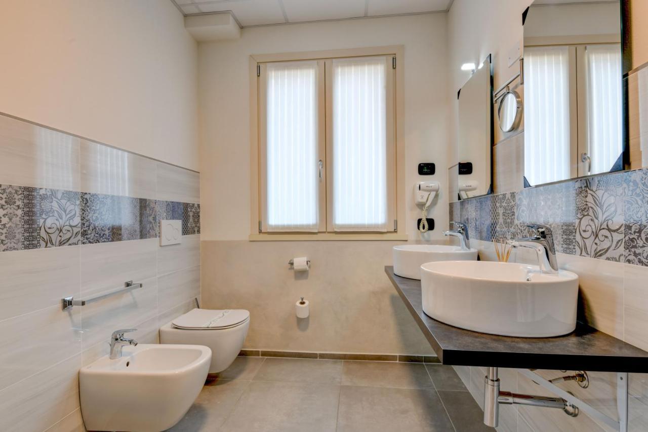 Garda Diamant Bed and Breakfast Desenzano del Garda Exteriör bild