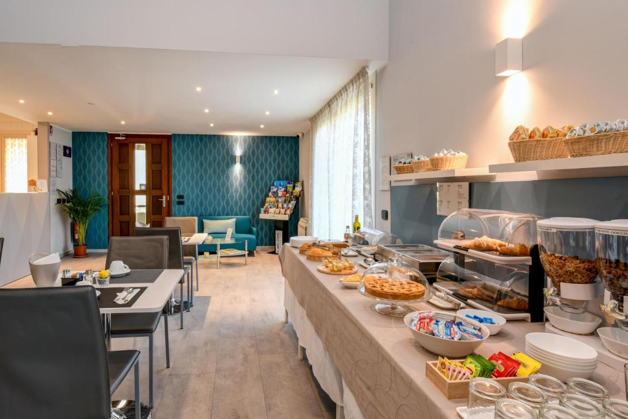 Garda Diamant Bed and Breakfast Desenzano del Garda Exteriör bild